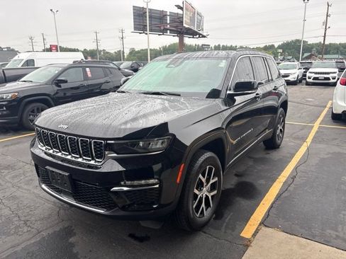 Used 2024 Jeep Grand Cherokee Limited w/ Trailer Tow Package AWD/4WD image 3