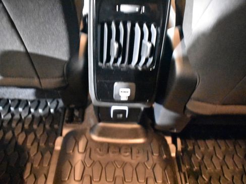 Used 2024 Jeep Compass Sport image 27