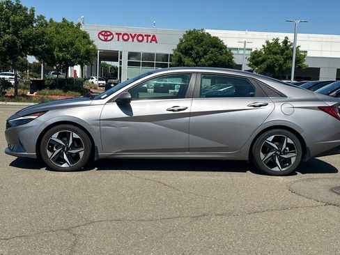 Used 2023 Hyundai Elantra Limited FWD image 7