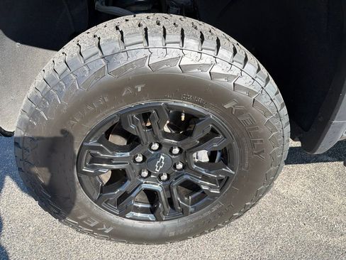 Used 2023 Chevrolet Silverado 1500 ZR2 w/ Technology Package AWD/4WD image 13
