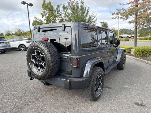 Used 2018 Jeep Wrangler Unlimited Sahara w/ Connectivity Group AWD/4WD image 9