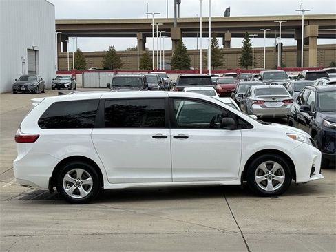 Used 2020 Toyota Sienna L image 3