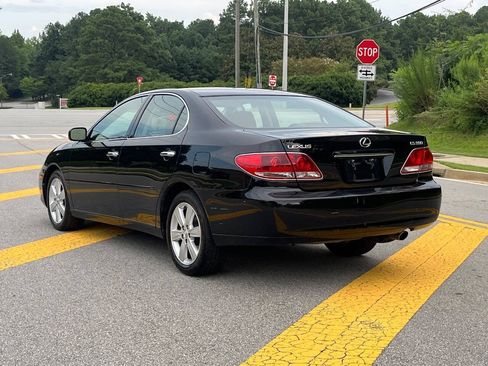 Used 2005 Lexus ES 330 w/ Preferred Accessory Pkg FWD image 2