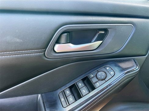 Used 2024 Nissan Rogue SV w/ SV Premium Package image 9