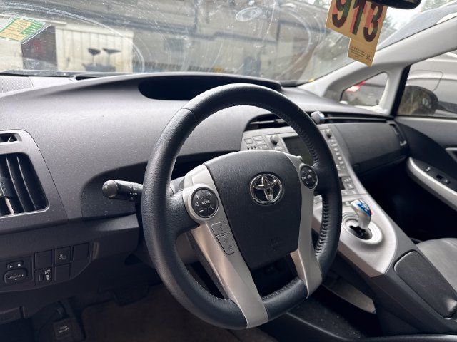 Used 2015 Toyota Prius Four w/ Deluxe Solar Roof Package FWD image 15