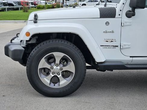 Used 2018 Jeep Wrangler Unlimited Sahara w/ Connectivity Group AWD/4WD image 10
