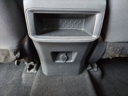 Used 2019 Toyota RAV4 LE FWD image 18