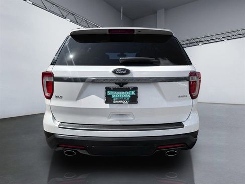 Used 2018 Ford Explorer XLT w/ Equipment Group 202A image 6
