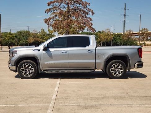 Used 2024 GMC Sierra 1500 SLT AWD/4WD image 4