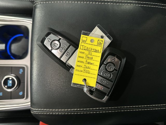 Used 2021 Ford Explorer Limited w/ Equipment Group 301A AWD/4WD image 33