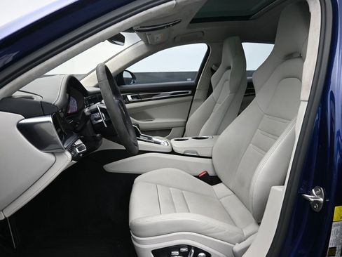 Used 2021 Porsche Panamera GTS w/ Premium Package image 10