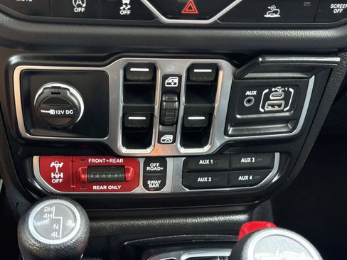 Used 2025 Jeep Wrangler Unlimited Rubicon AWD/4WD image 29