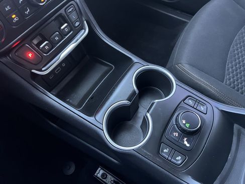 Used 2020 GMC Terrain SLE w/ Driver Convenience Package image 8