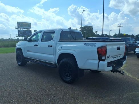 Used 2023 Toyota Tacoma SR AWD/4WD image 3