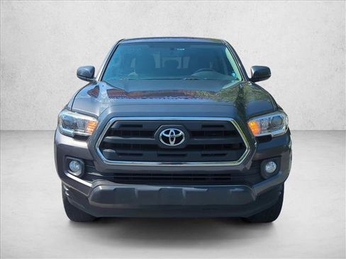 Used 2017 Toyota Tacoma SR5 w/ Tow Package RWD image 2