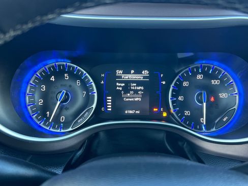 Used 2023 Chrysler Voyager LX image 25