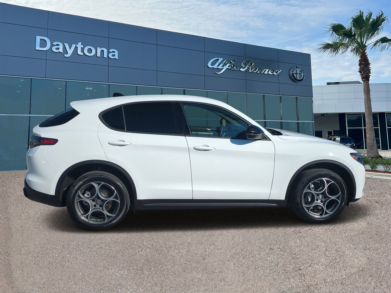 New 2025 Alfa Romeo Stelvio Sprint AWD/4WD image 2