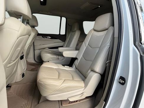 Used 2017 Cadillac Escalade ESV Luxury AWD/4WD image 26