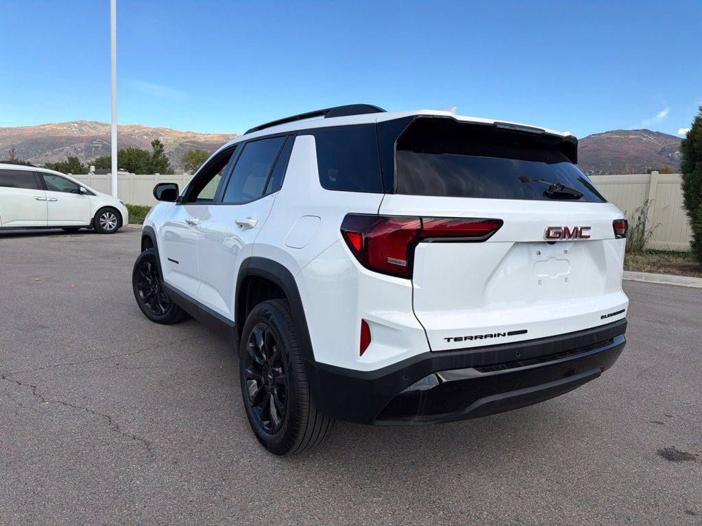 Used 2026 GMC Terrain Elevation w/ Elevation Premium Package AWD/4WD image 8