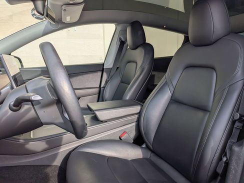 Used 2022 Tesla Model Y Long Range image 8