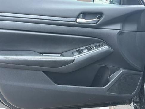 Used 2024 Nissan Altima 2.5 SV w/ SV Premium Package image 11