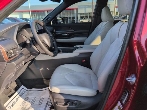 Certified 2025 Toyota Grand Highlander AWD Hybrid image 9