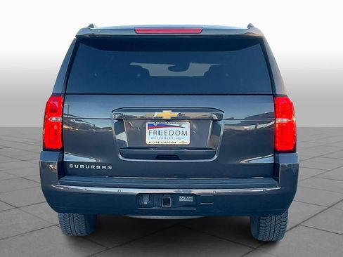 Used 2018 Chevrolet Suburban LT image 4