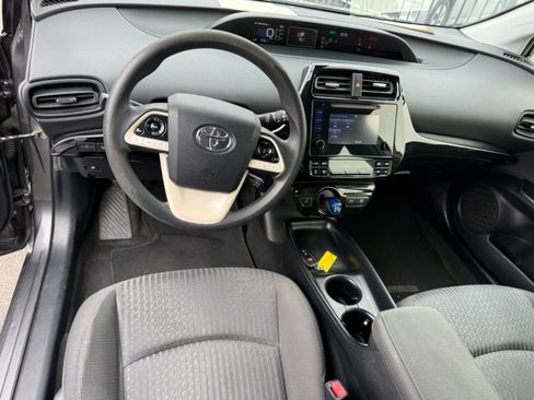 Used 2017 Toyota Prius Two w/ Prius Two Safety Plus Package FWD image 18