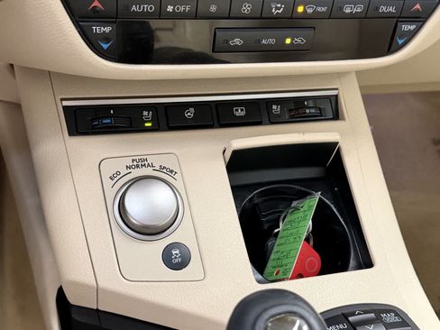 Used 2013 Lexus ES 350 w/ Luxury Pkg FWD image 22