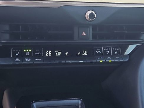 Used 2025 Toyota Crown Signia XLE image 27