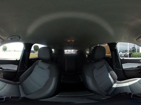 Used 2025 Chevrolet Trax LT FWD image 41