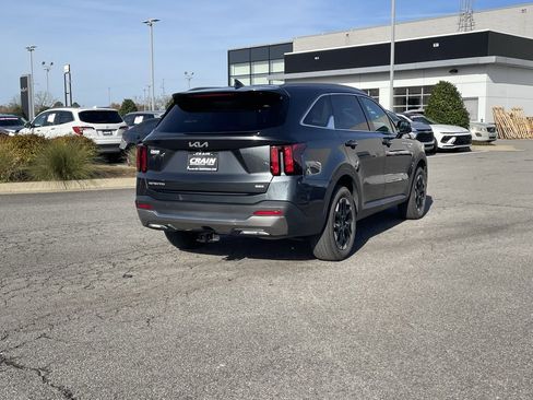 Used 2025 Kia Sorento S image 7
