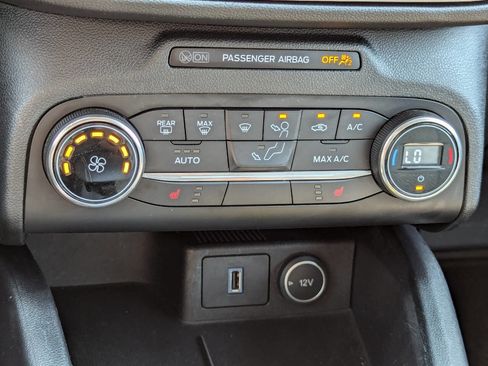 Used 2020 Ford Escape SE image 22