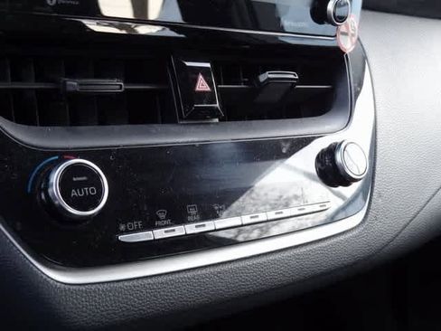 Used 2022 Toyota Corolla LE image 18
