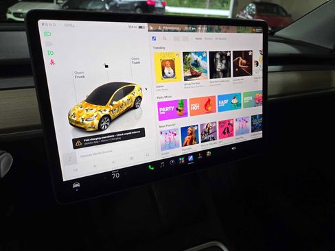 Used 2023 Tesla Model Y Long Range AWD/4WD image 29