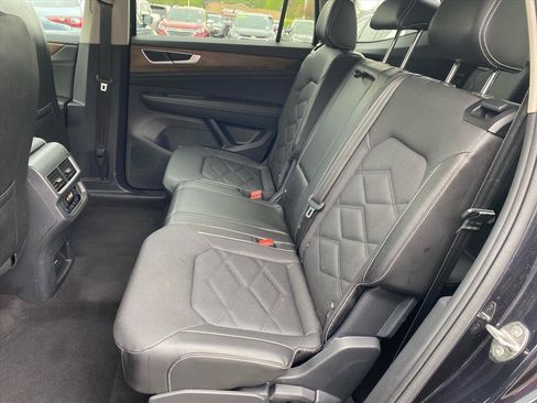Used 2024 Volkswagen Atlas SE AWD/4WD image 19