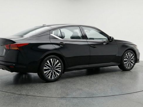 Used 2025 Nissan Altima 2.5 SV FWD image 9