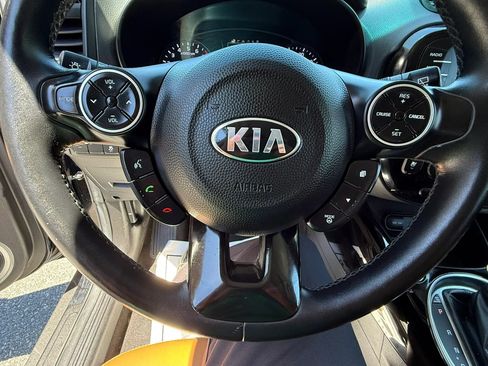 Used 2016 Kia Soul ! w/ Premium Package FWD image 2