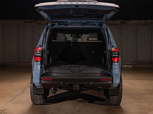 Used 2025 Toyota 4Runner SR5 AWD/4WD image 9