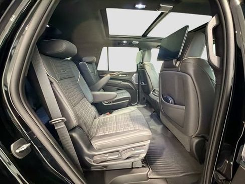 Certified 2023 Cadillac Escalade Sport Platinum w/ LPO, ONYX Package AWD/4WD image 25