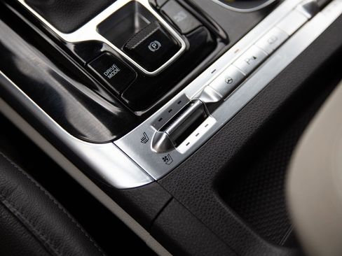 Used 2023 Kia Carnival SX Prestige FWD image 17