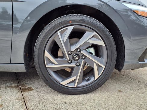 New 2025 Hyundai Elantra SEL image 32