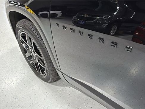 Used 2022 Chevrolet Traverse LT w/ LPO, Blackout Package image 17