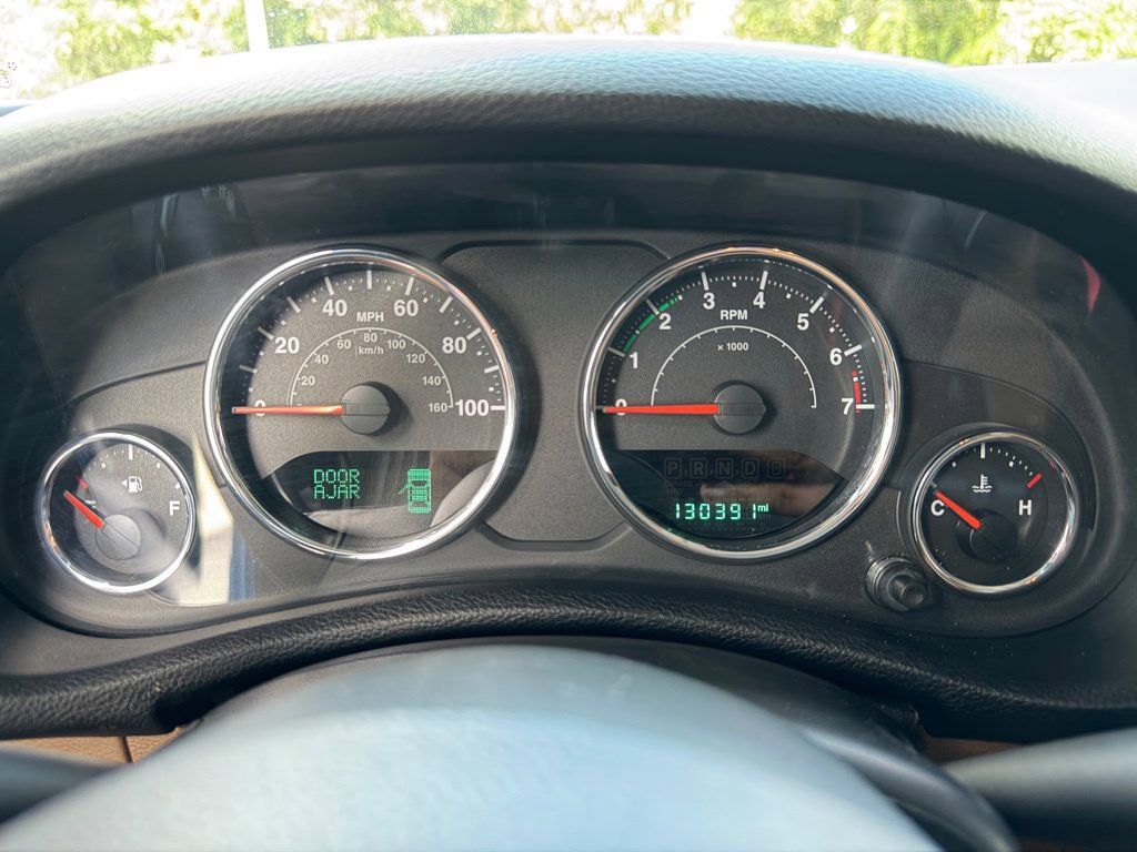 Used 2015 Jeep Wrangler Unlimited Sahara w/ Dual Top Group AWD/4WD image 16