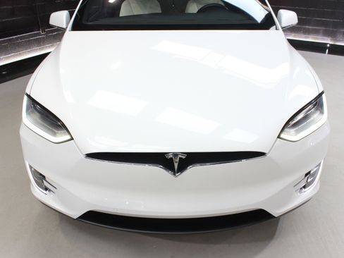 Used 2017 Tesla Model X 100D image 9