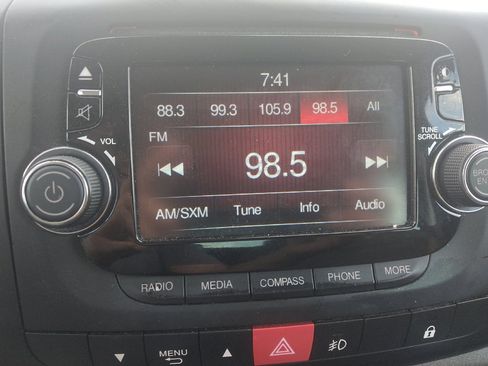 Used 2015 FIAT 500L Trekking FWD image 25