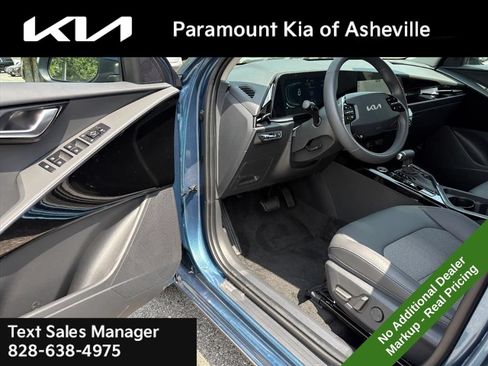 New 2026 Kia Niro EX FWD image 17