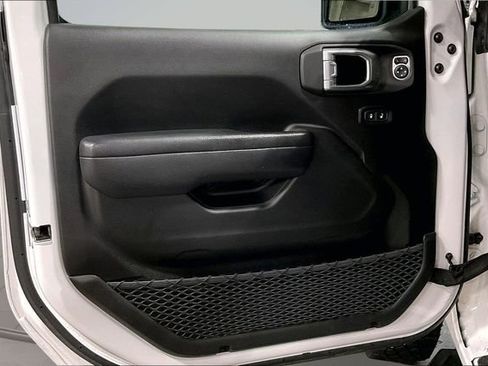 Used 2022 Jeep Gladiator Sport image 24