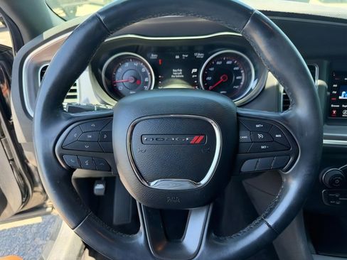 Used 2019 Dodge Charger SXT RWD image 19