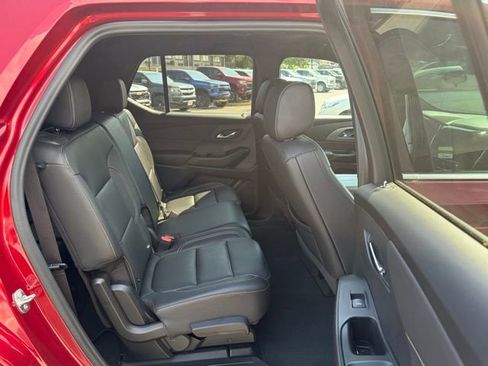 Used 2023 Chevrolet Traverse LT FWD image 29